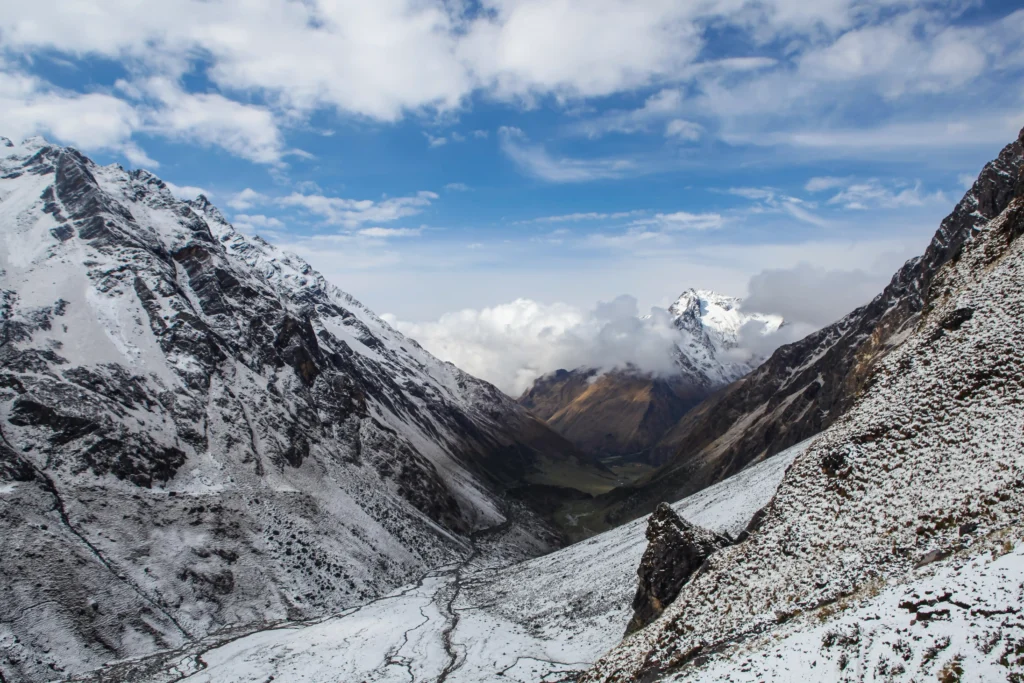 Punto más alto del Circuito Salkantay a 4,650 metros con el nevado Salkantay de fondo en Cusco